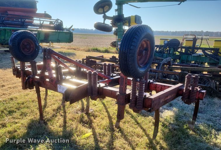 Massey Ferguson 127  chisel - DO4757