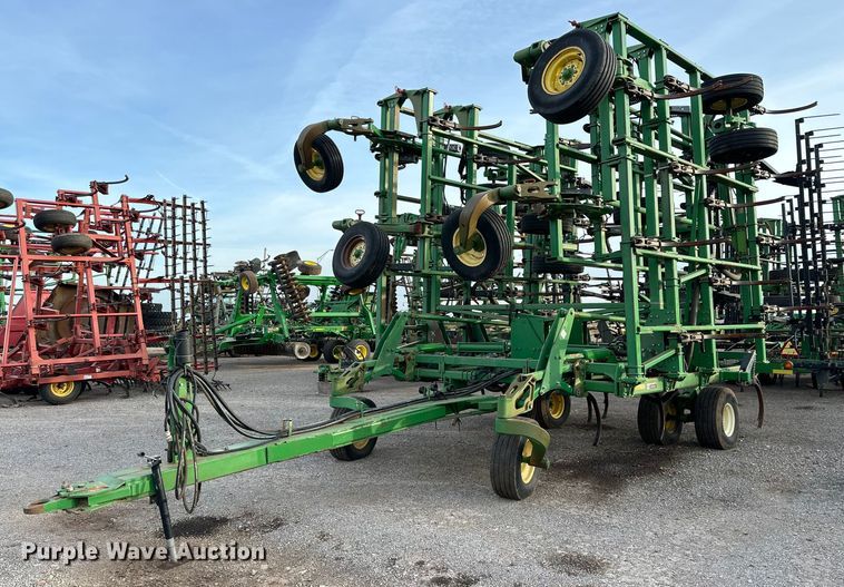 2001 John Deere 2400 chisel - DQ1574