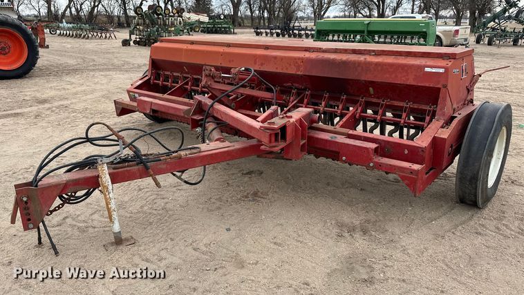 International Harvester 5100  grain drill - EK9828