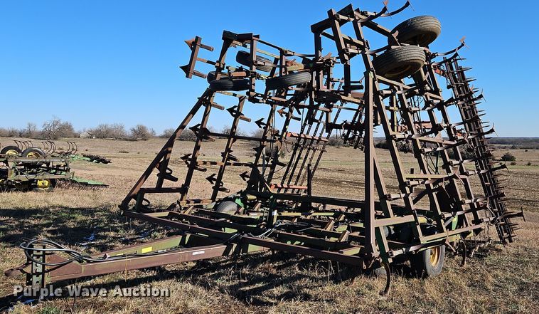 John Deere 960  field cultivator - LB9633