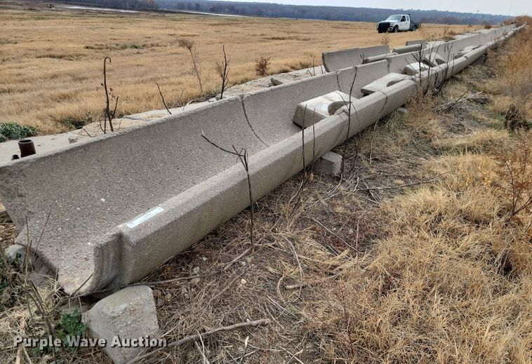 Approximately 500 concrete feed bunks - LD9044