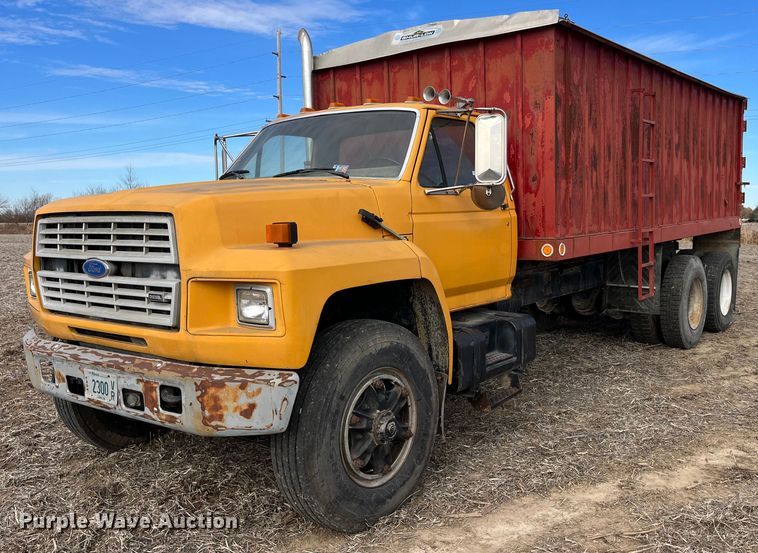 1987 Ford FT8000  grain truck - LD9834