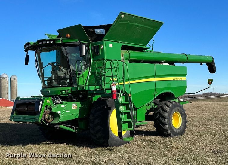 2013 John Deere S680S STS  combine - LO9384
