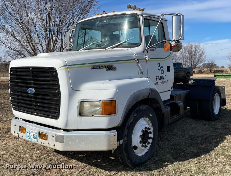 1991 Ford L9000  semi truck - LV9221