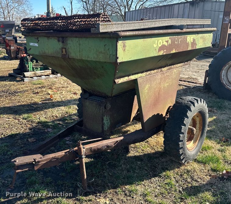 John Deere 301  fertilizer spreader - NL9302
