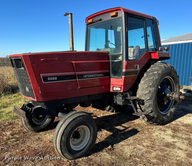 1981 International 5088  tractor - NM9108