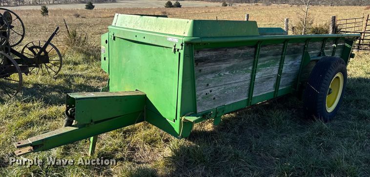 John Deere E0054  manure spreader - NM9112