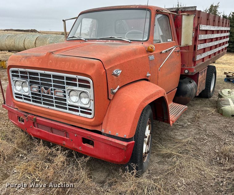 1966 GMC 5500  grain truck - NS9019