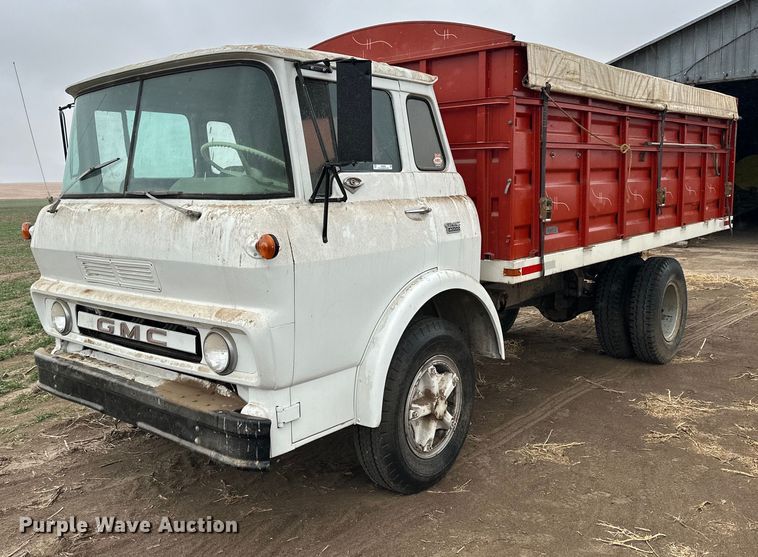 1966 GMC 4000  grain truck - NS9022