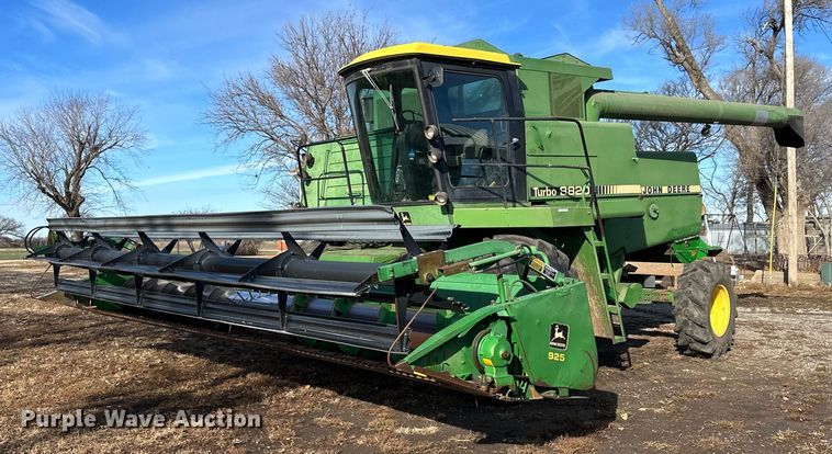 1983 John Deere 8820  combine - NS9065