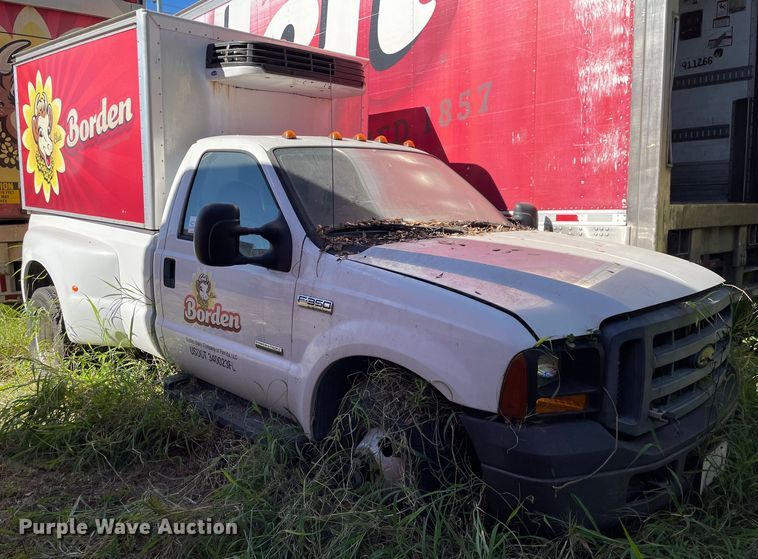2006 Ford F350 Super Duty  pickup truck - DI6255
