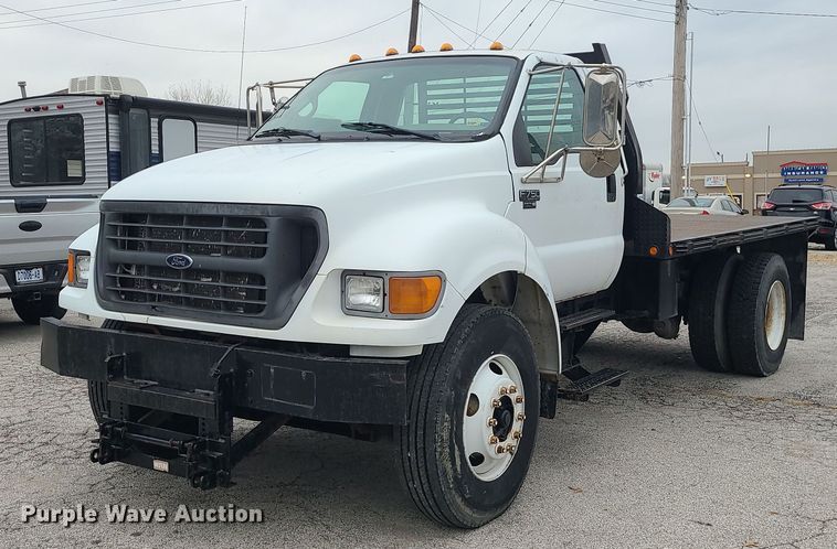 2000 Ford F750  flatbed truck - DK4170
