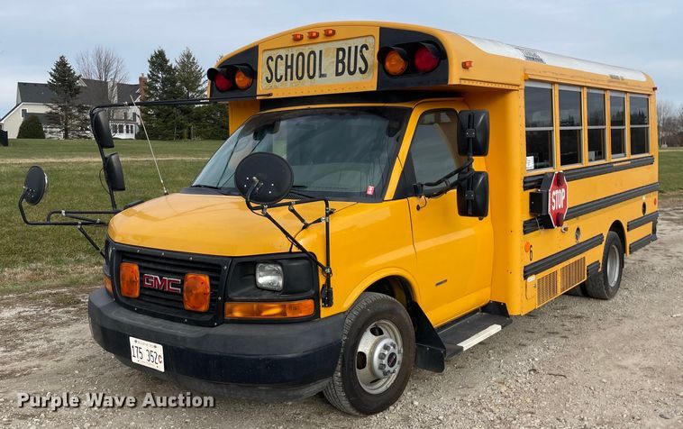 2012 GMC Savana  school bus - DP0239