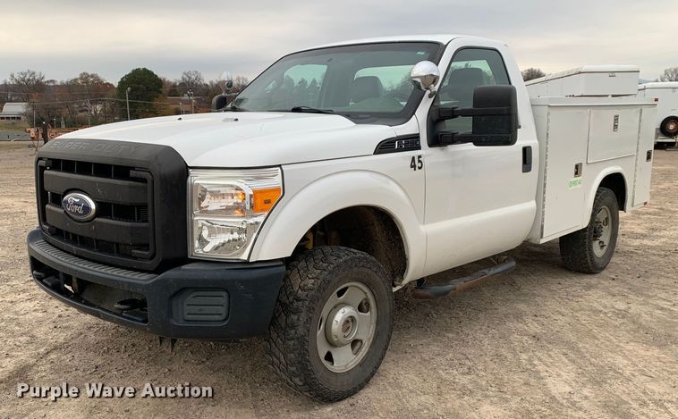 2011 Ford F250 Super Duty  utility bed pickup truck - DP8777