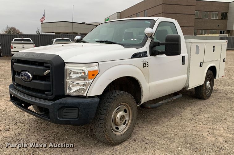 2016 Ford F250 Super Duty  utility bed pickup truck - DP8779