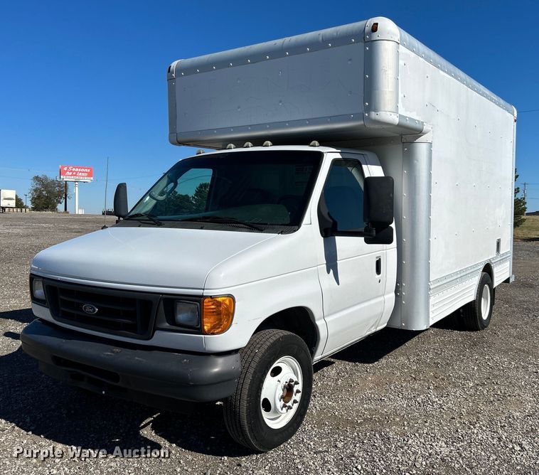 2006 Ford E450 Super Duty  box truck - KH9602