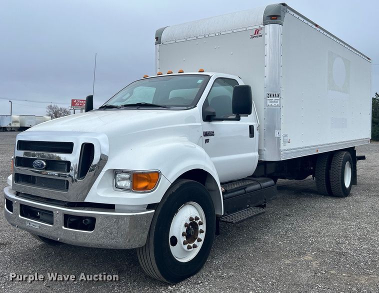 2015 Ford F650 Super Duty XLT  box truck - KH9649