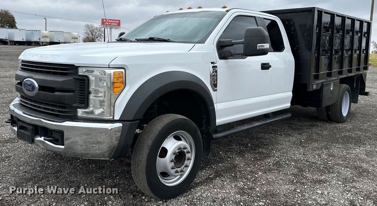 2017 Ford F450 XL  SuperCab flatbed truck - KH9663