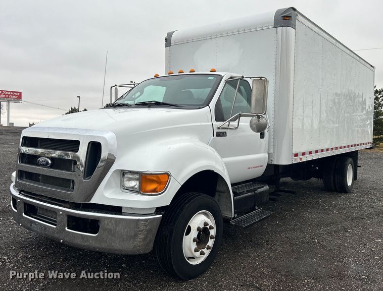 2013 Ford F650 Super Duty  box truck - KH9677