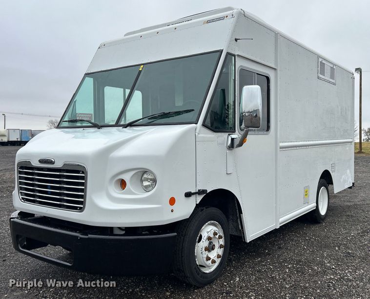 2017 Freightliner MT45  delivery van - KH9678