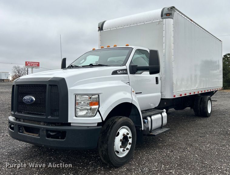 2016 Ford F650  box truck - KH9679