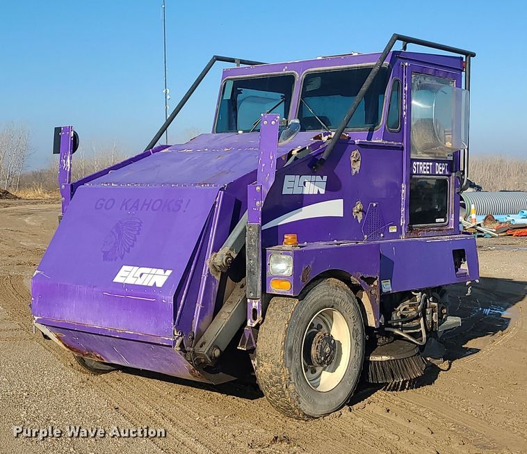 2003 Elgin Series P  street sweeper - LJ9392