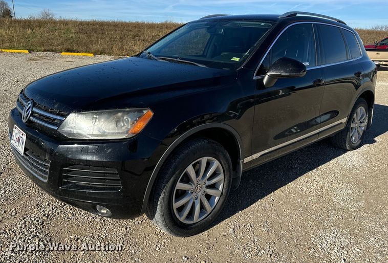 2012 Volkswagen Touareg TDI  SUV - NM9084