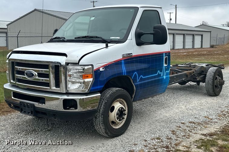 2017 Ford E450 Super Duty  van cab and chassis - NO9400