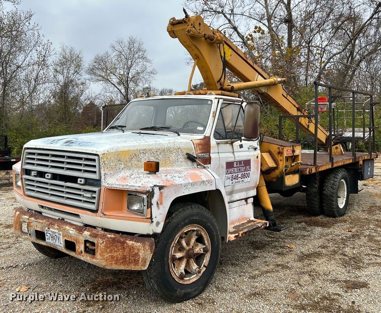 1986 Ford F600  bucket truck - NR9478