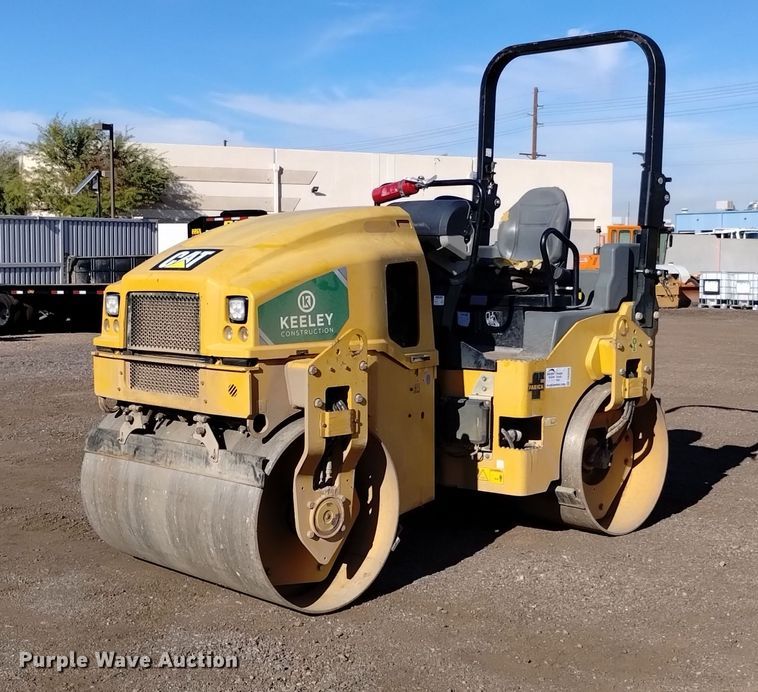 2017 Caterpillar CB34B  double drum vibratory roller - DK8943