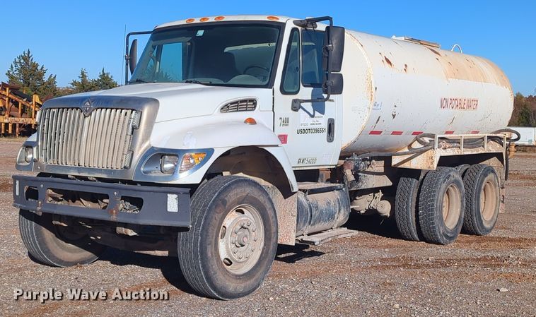 2007 International  7400 water truck - DN3764