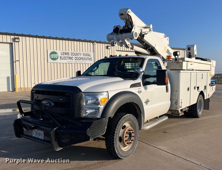 2016 Ford F550 Super Duty  bucket truck - DP2158