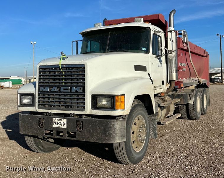 2003 Mack CH613  dump truck - DQ1555