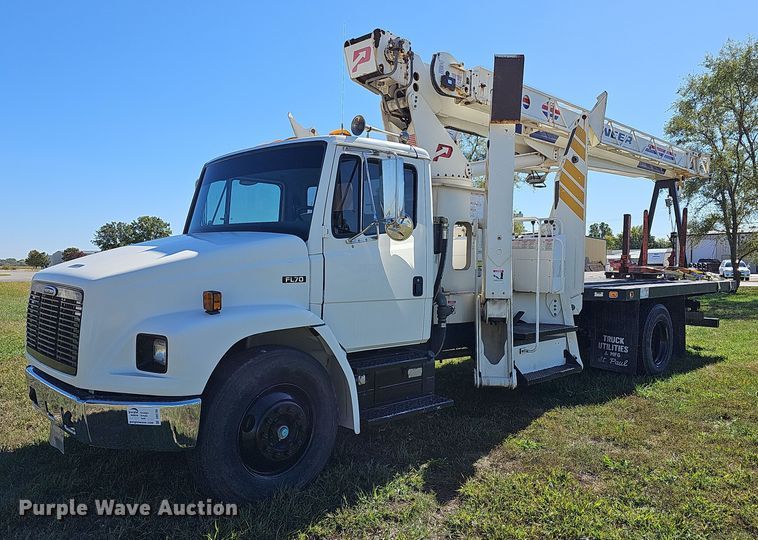 1998 Freightliner FL70  crane truck - DR5789