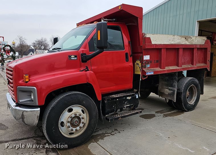 2003  Chevrolet C7500  dump truck - DR5914