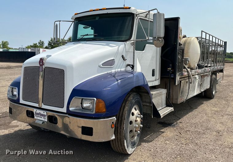 2007 Kenworth T300  flatbed truck - DS6420