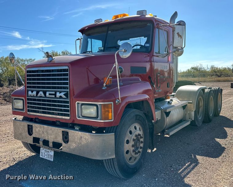 1999 Mack CH613  semi truck - EI0538