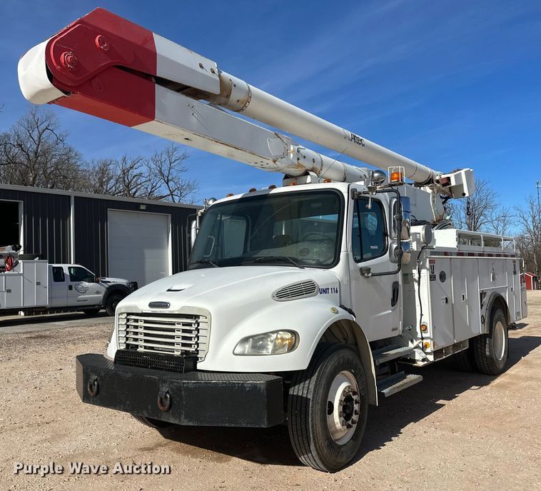 2005 Freightliner Business Class M2  bucket truck - EK9782