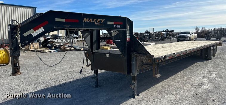 2014 Maxey  equipment trailer - EK9811