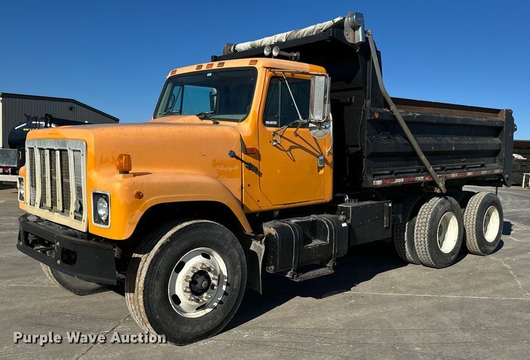 2002 International 2554  dump truck - GG9952