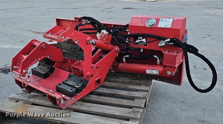 2023 Handy Attachments HSRC12  skid steer pole clamp - IO9774