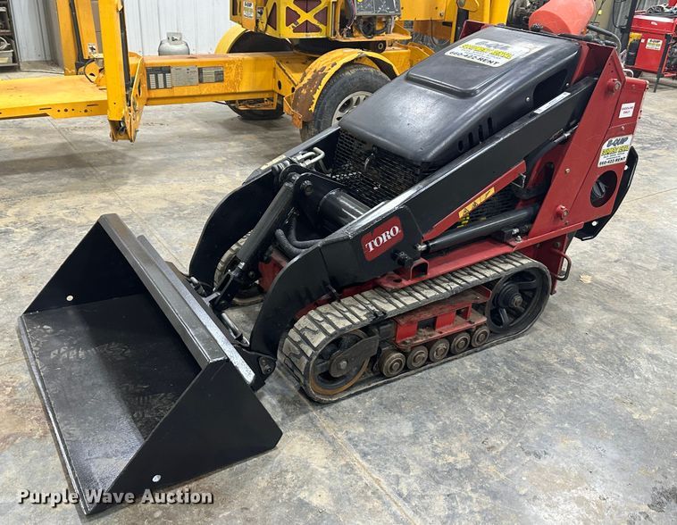 2019 Toro TX427  compact utility loader - JR9827