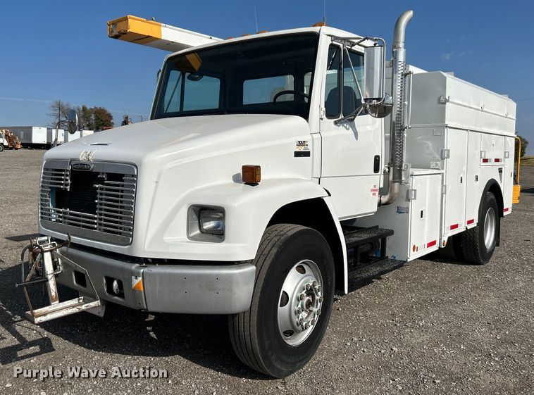2000 Freightliner FL70  utility / service truck - KH9654