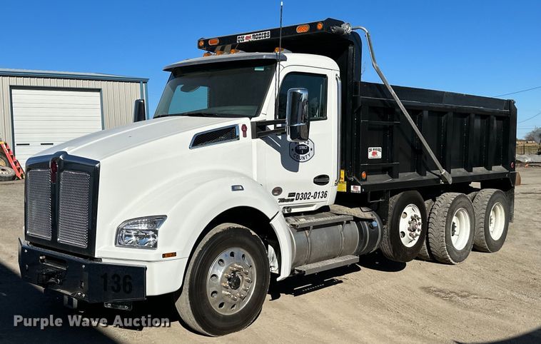 2021 Kenworth T880  dump truck - KT9111