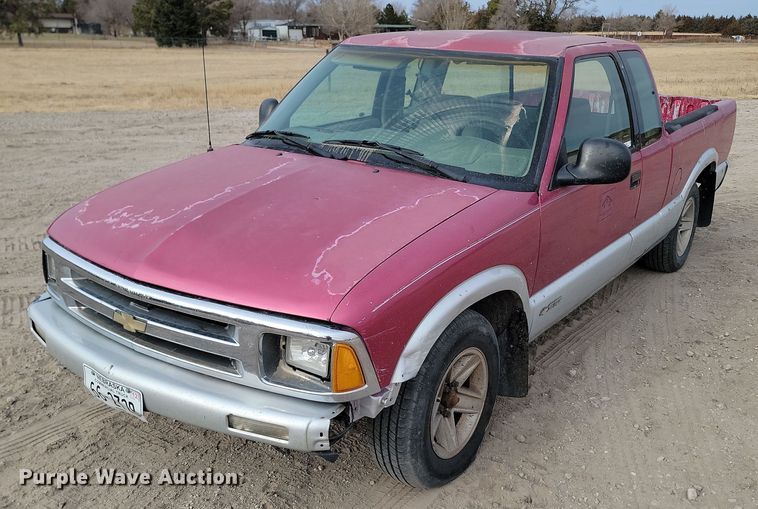 1994 Chevrolet S10  Ext. Cab pickup truck - KT9987