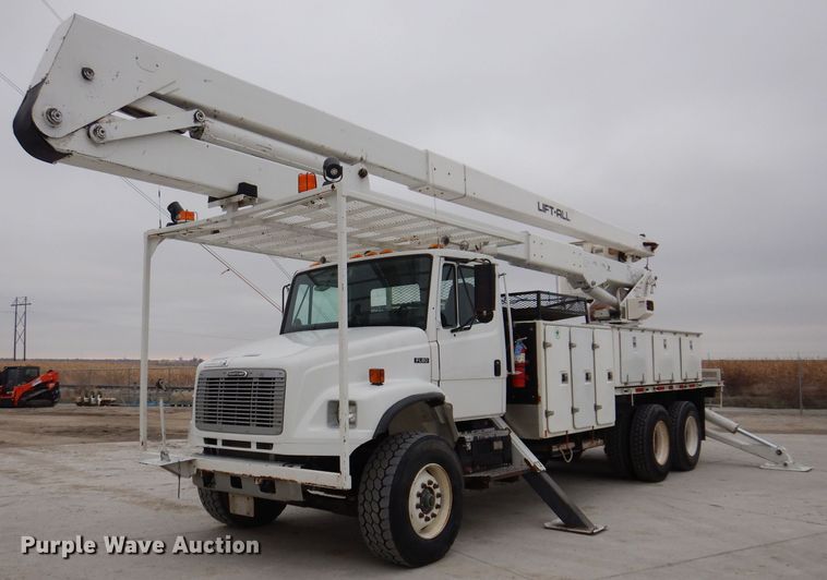 2003 Freightliner FL80  bucket truck - LC9401