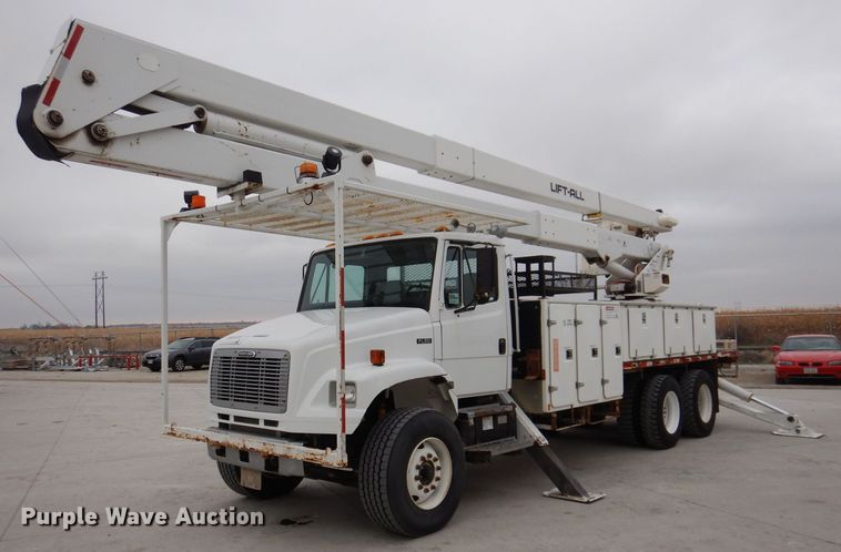 2003 Freightliner FL80  bucket truck - LC9402