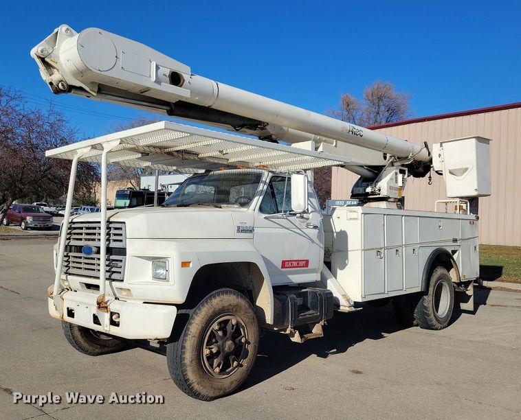 1990 Ford F800  bucket truck - LC9447