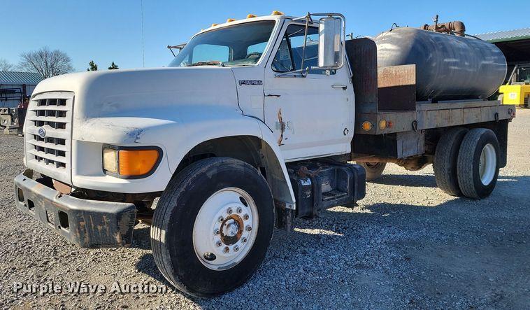 1998 Ford F700  flatbed truck - LD9053
