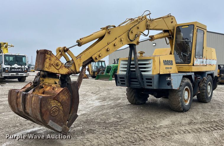 1989 Case 1085B  wheeled excavator - LD9909